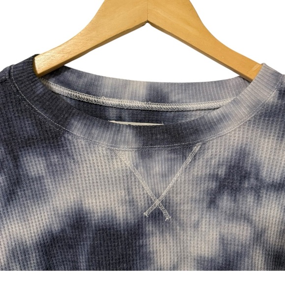 4/$25 Hollister Women’s Waffle Knit Long Sleeve Tie Dye Cropped Top Size XS - Picture 2 of 5